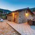 Sirotnjak لوفغان