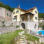Sirotnjak فيلة
