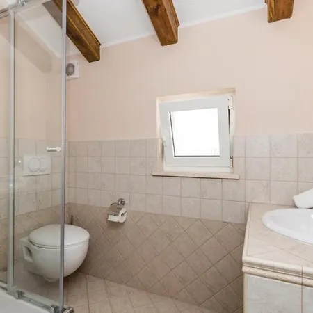 Sirotnjak Villa Laurana