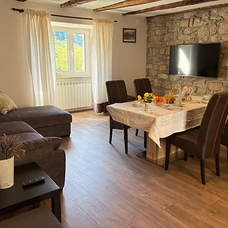 فيلة Sirotnjak *